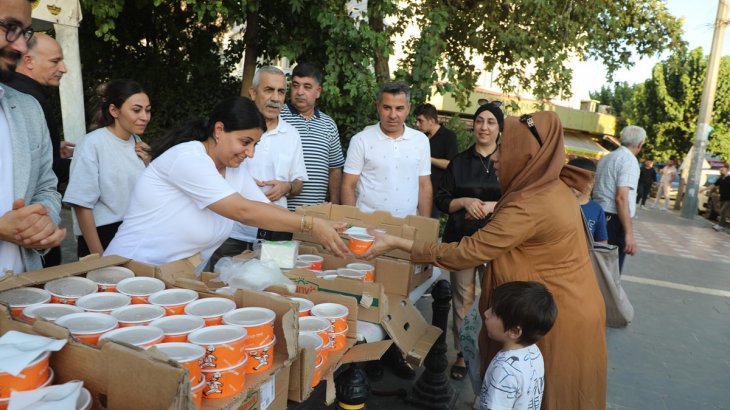 “AŞURE PAYLAŞMAKTIR. PAYLAŞMAK BEREKETTİR”