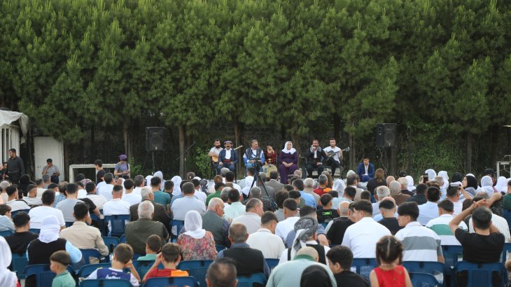 Cizre Dil, Kültür ve Sanat Festivali’nin başlangıcı, halkın yoğun katılımıyla Belediyemiz İtfaiye alanında gerçekleşti. 