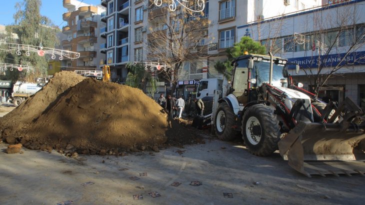 Dicle Mahallesi Sanat Sokağı'nda çöken 400’lük kanalizasyon hattı çalışması 