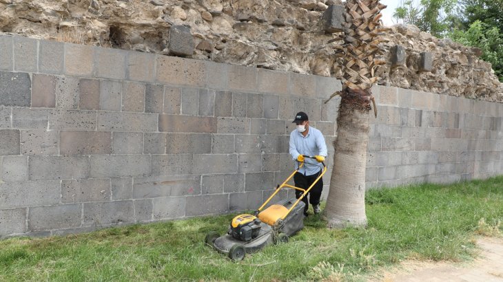 Çim Biçme ve Bakım Çalışması