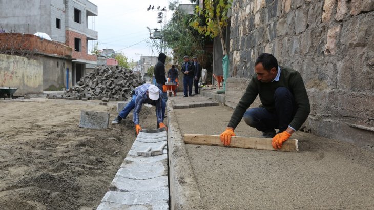 Mahallelerimizde kilit parke döşeme ve kaldırım çalışmaları