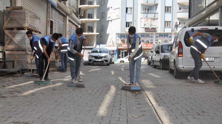 Ekiplerimiz Şah ve Kale Mahallelerini Baştan Aşağı Temizliyor.