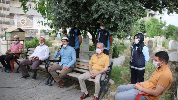 Geçmişlerimiz İçin Asri Mezarlığında Yasin-i Şerif Okundu.