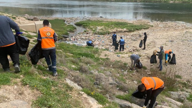 Dicle Nehri Kenarında Temizlik Çalışması 